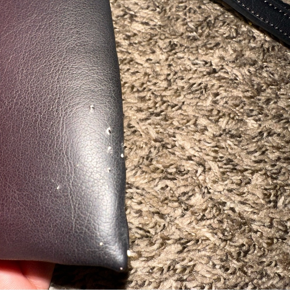 Simply Vera Vera Wang Black and Burgundy Wristlet - Picture 6 of 9